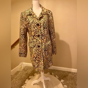 Leopard jacket with pockets.